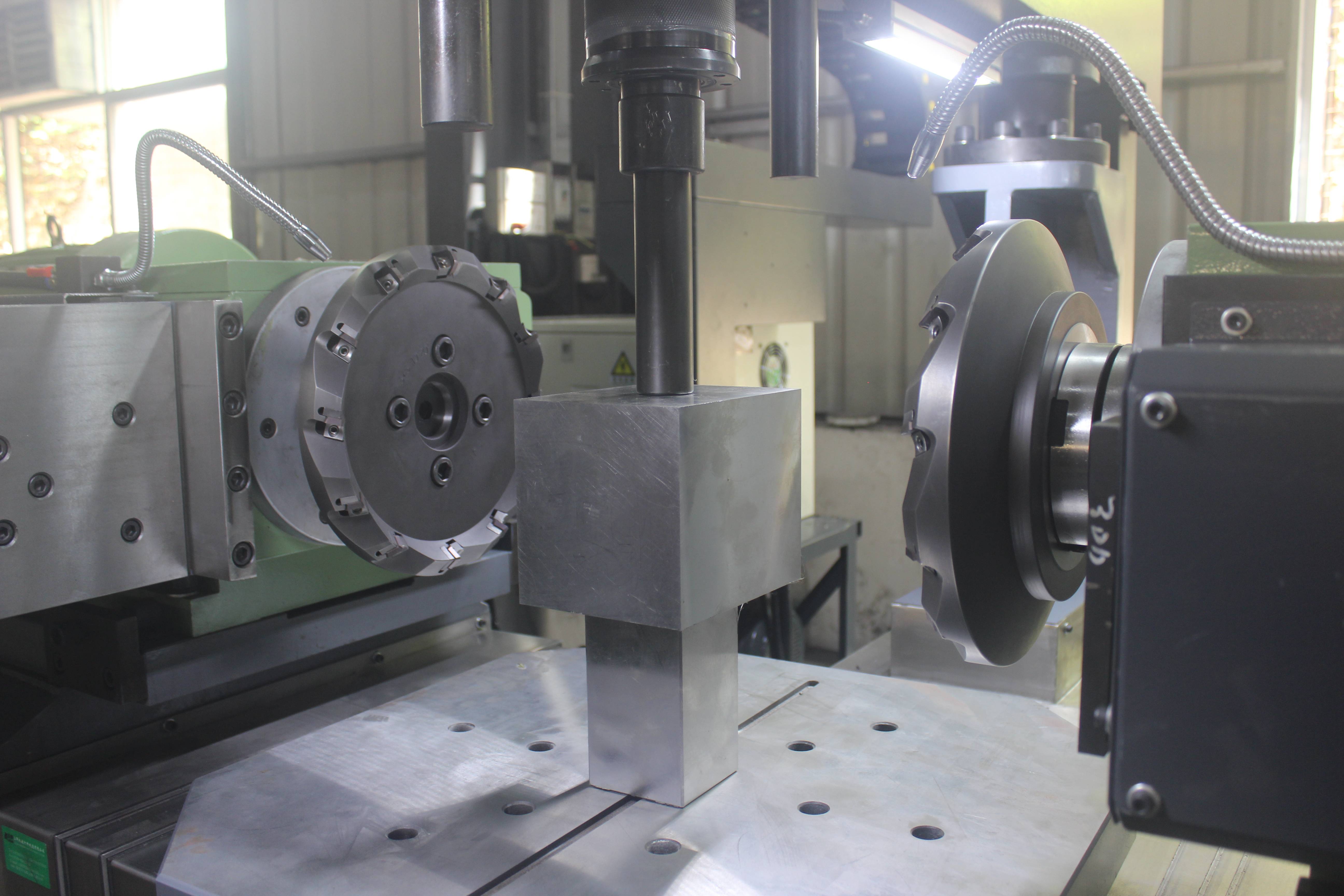 GOODA CNC Heavy Cutting Milling Machine YG-700NCR (1)